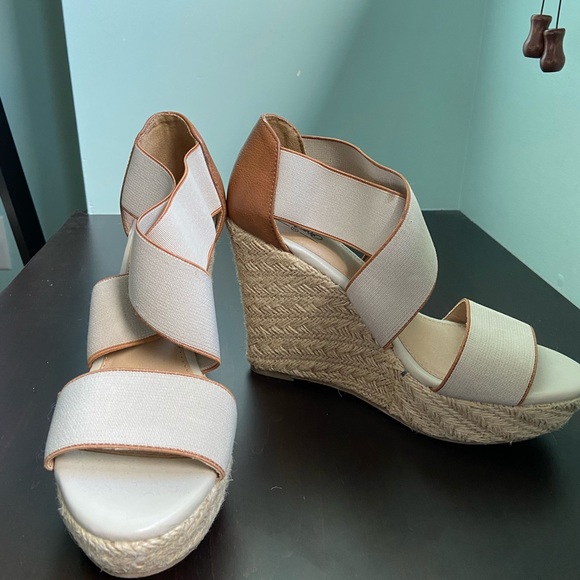 Beige/ Cream Wedged heels - Picture 2 of 2